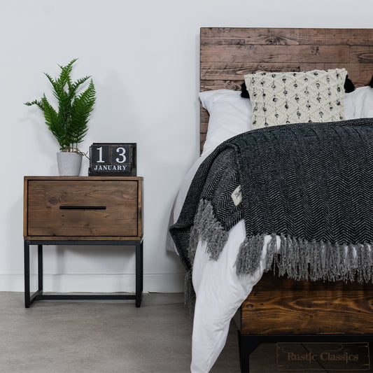 Ensemble de meubles de chambre à coucher à plate-forme en bois récupéré et métal Blackcomb 5 pièces en grain de café - Disponible en 2 tailles